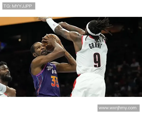 无所不能的戴维斯三分如虹直挂篮筐引爆全场激情 无所不能的戴维斯三分如虹直挂篮筐引爆全场激情