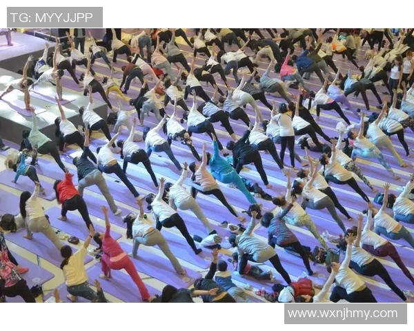 胡夫上演空中背扣震撼瞬间 胡夫上演空中背扣震撼瞬间