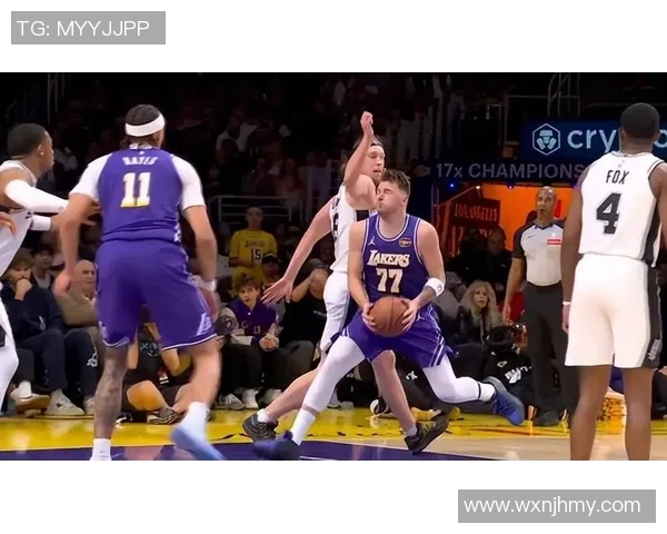 东契奇38+16铁!湖人主场被马刺按着打,这榜眼真扶不起! 东契奇38+16铁!湖人主场被马刺按着打,这榜眼真扶不起!